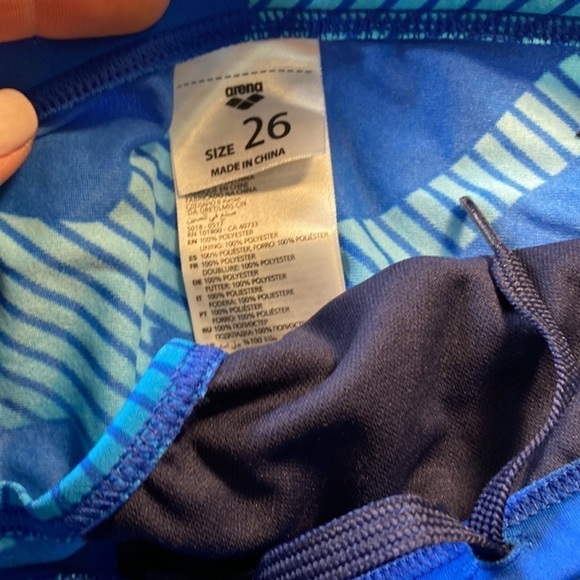 NEW with tags in box Arena youth swim suit brief size 26 - Picture 4 of 6